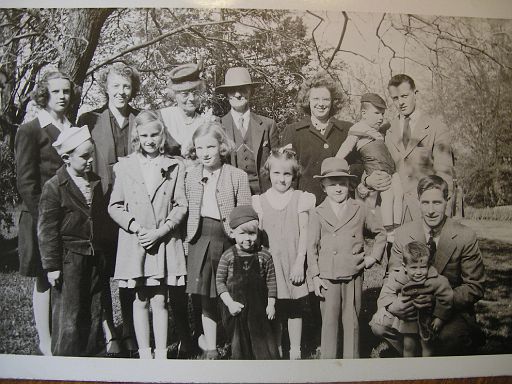 Hallie and Josie Keesler and his grandchildren, May 1946 1